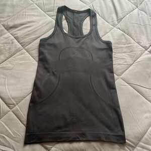 Black Lululemon swiftly tech.